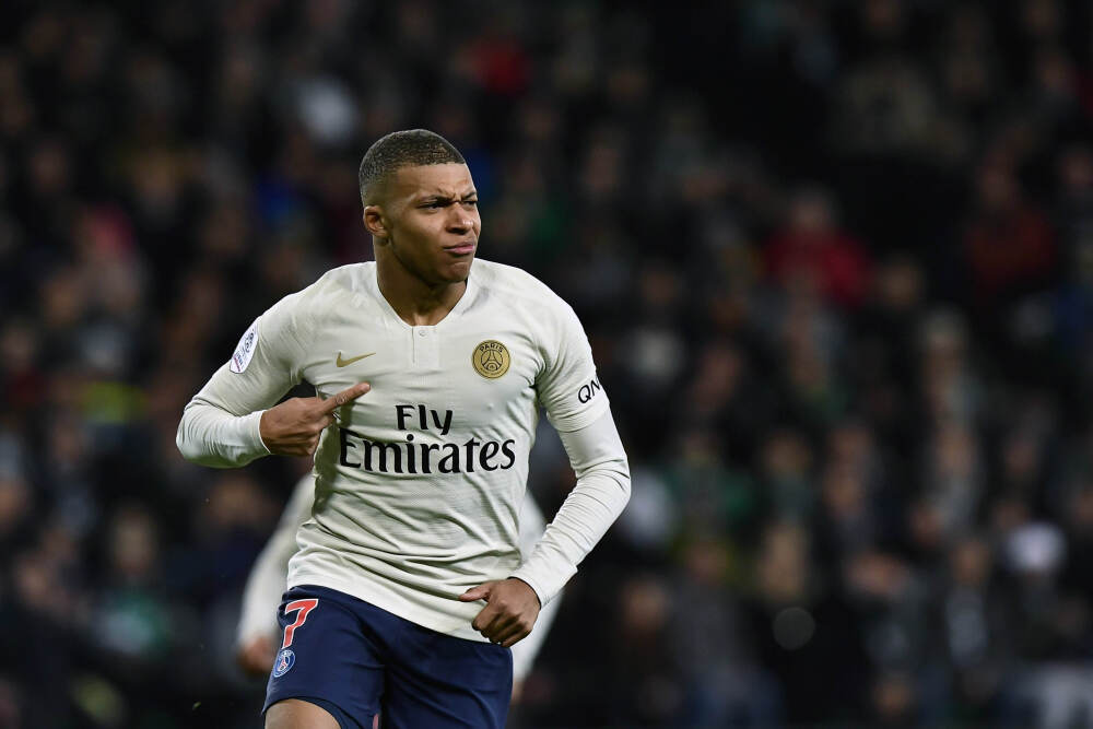 【经纬晚班车】多地追加补贴冲刺年末车市；IPO文件粗制滥造，香港出手！